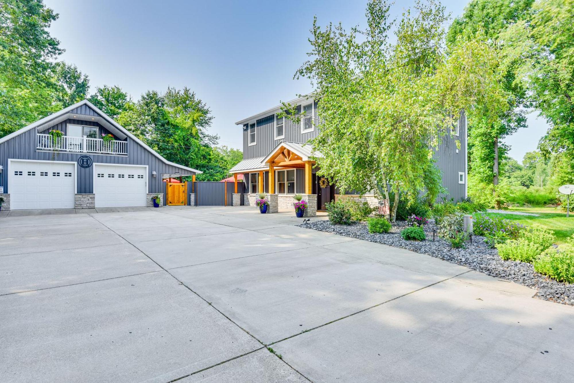 Benton Harbor Apt With Balcony And Shared Fire Pit Eksteriør bilde